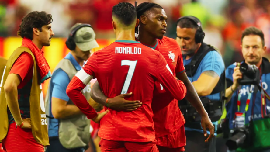 Camisola 7 de Cristiano Ronaldo tem novo dono: Rafael Leão